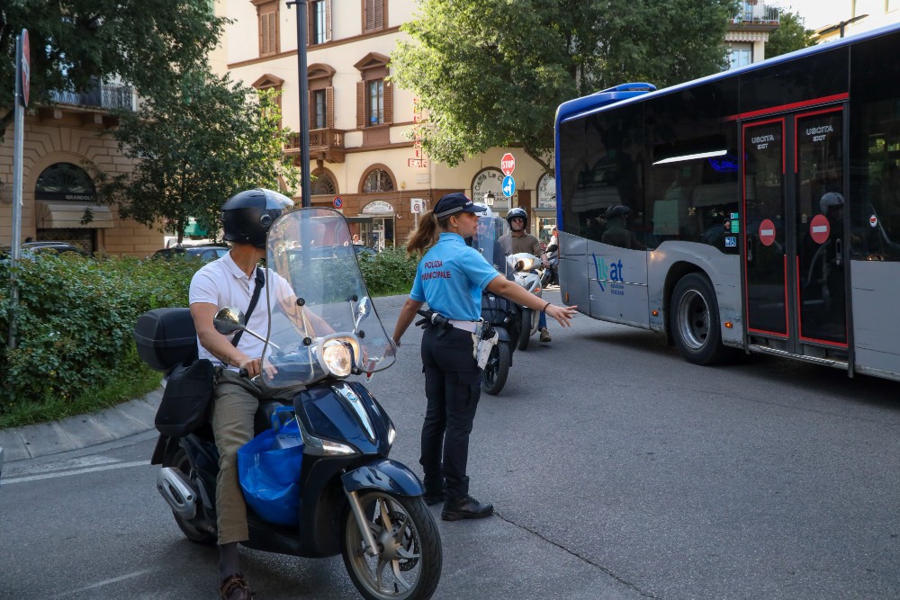 Nuovi controviali, convivenza difficile tra auto, biciclette e pedoni