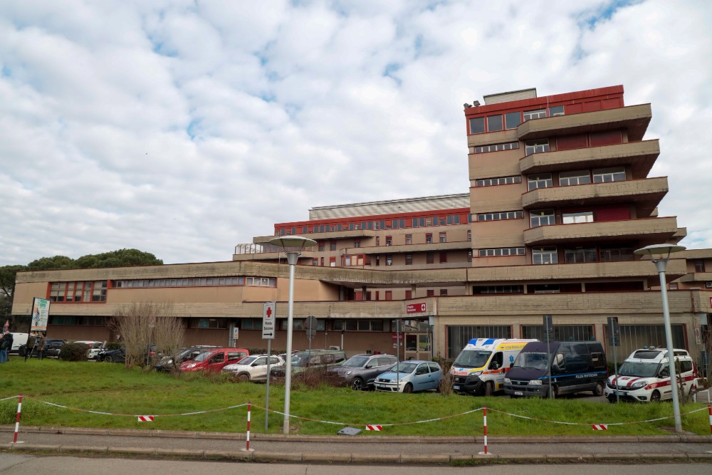 Torregalli, tornano i bivacchi: «L’ospedale non può diventare un dormitorio»