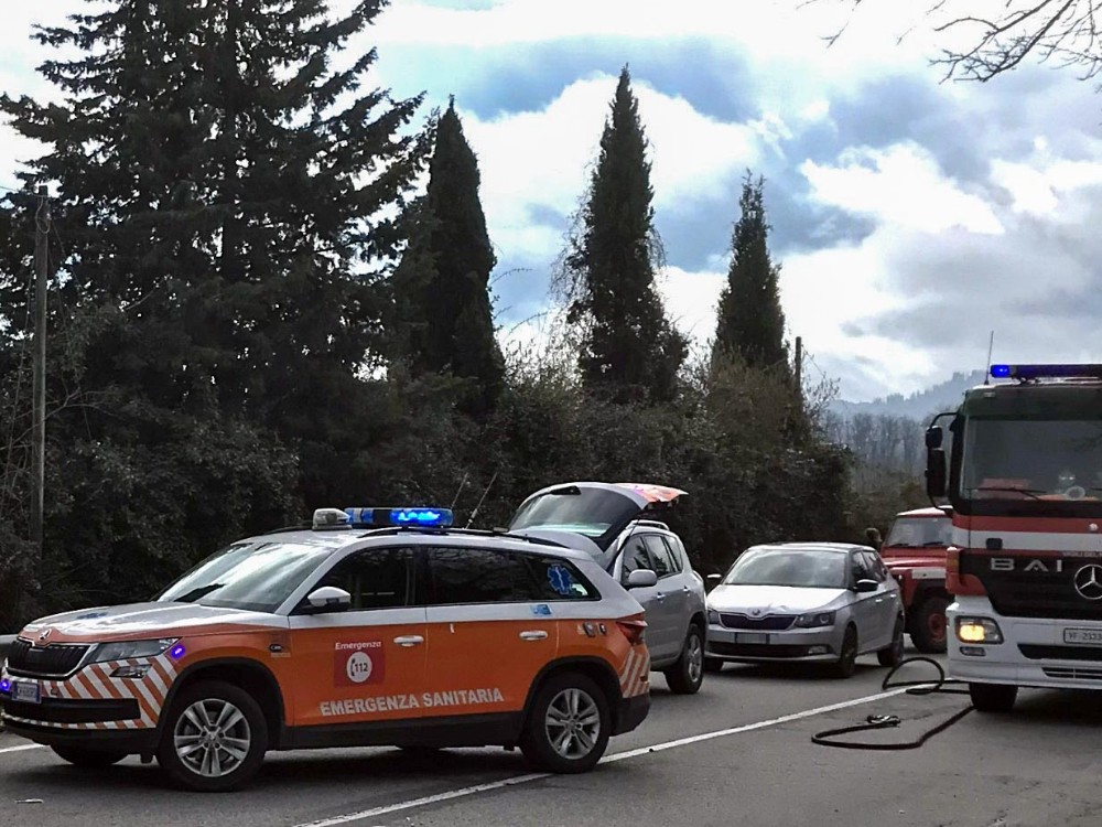 Cinghiale causa scontro tra tre auto, quattro feriti nel fiorentino 