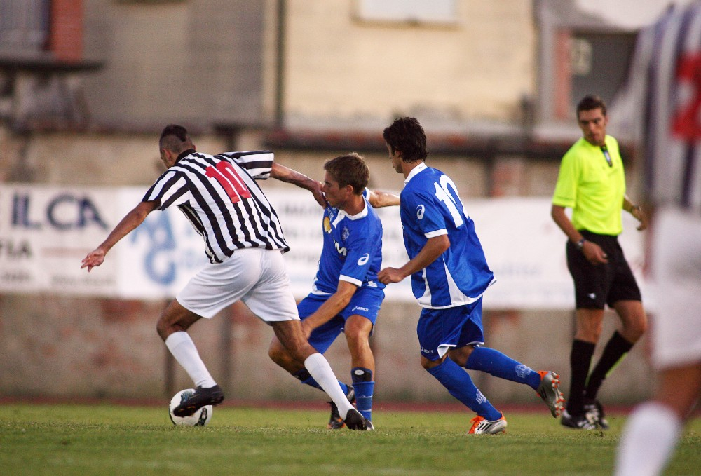 Offende l'arbitro e lo spintona, sospesa partita under 16 nel pratese