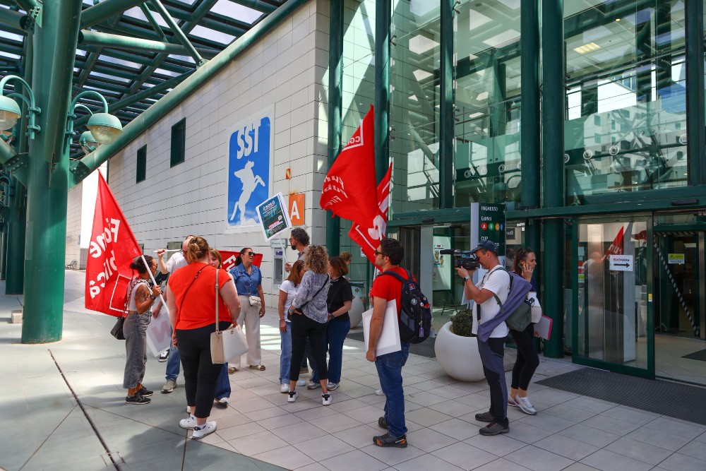 Le Civette, quasi 200 persone contro la chiusura della Rsa