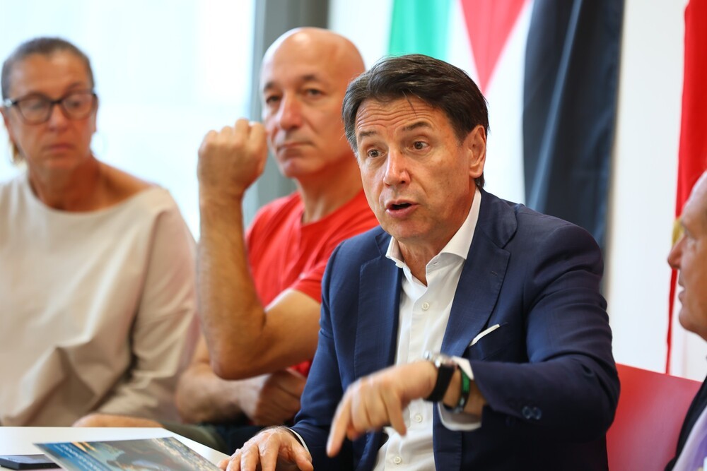 Conte: 'Politica scomparsa, economia ha primato su tutto