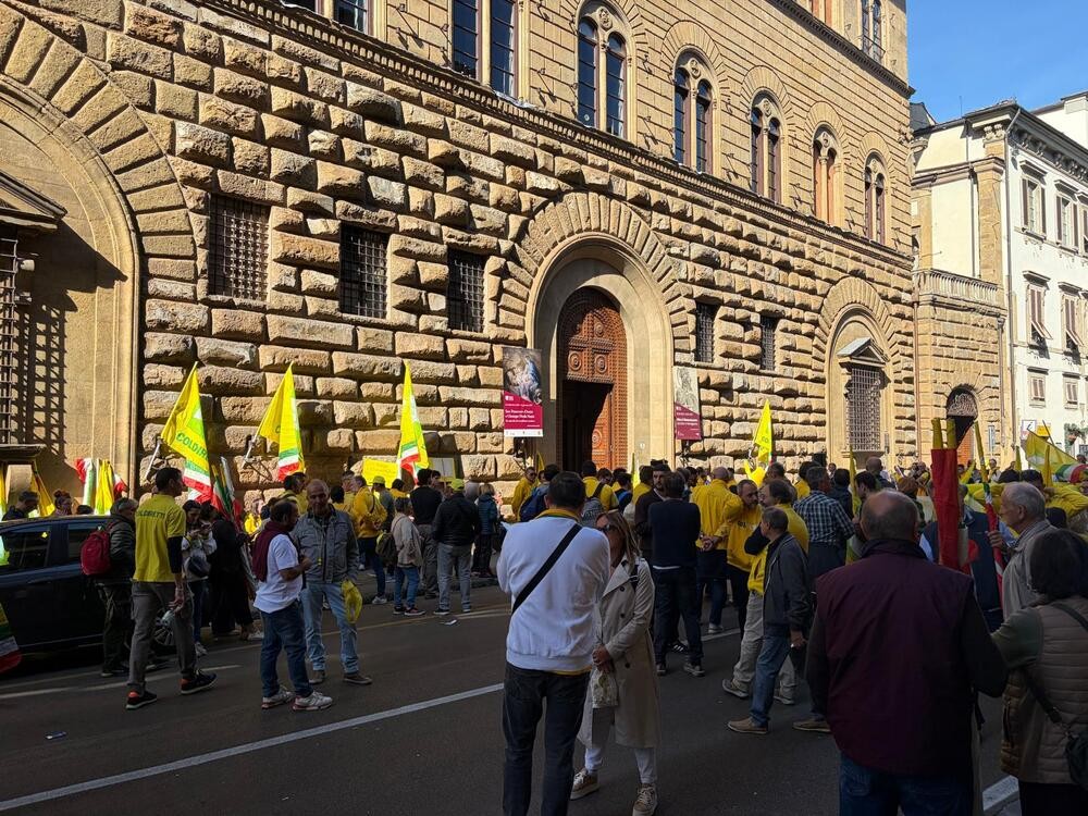 In centinaia in piazza a Firenze con Coldiretti Toscana contro il caro energia