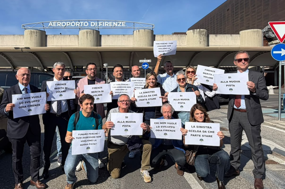 Aeroporto Firenze, FdI compatta al presidio: “Sì alla nuova pista”