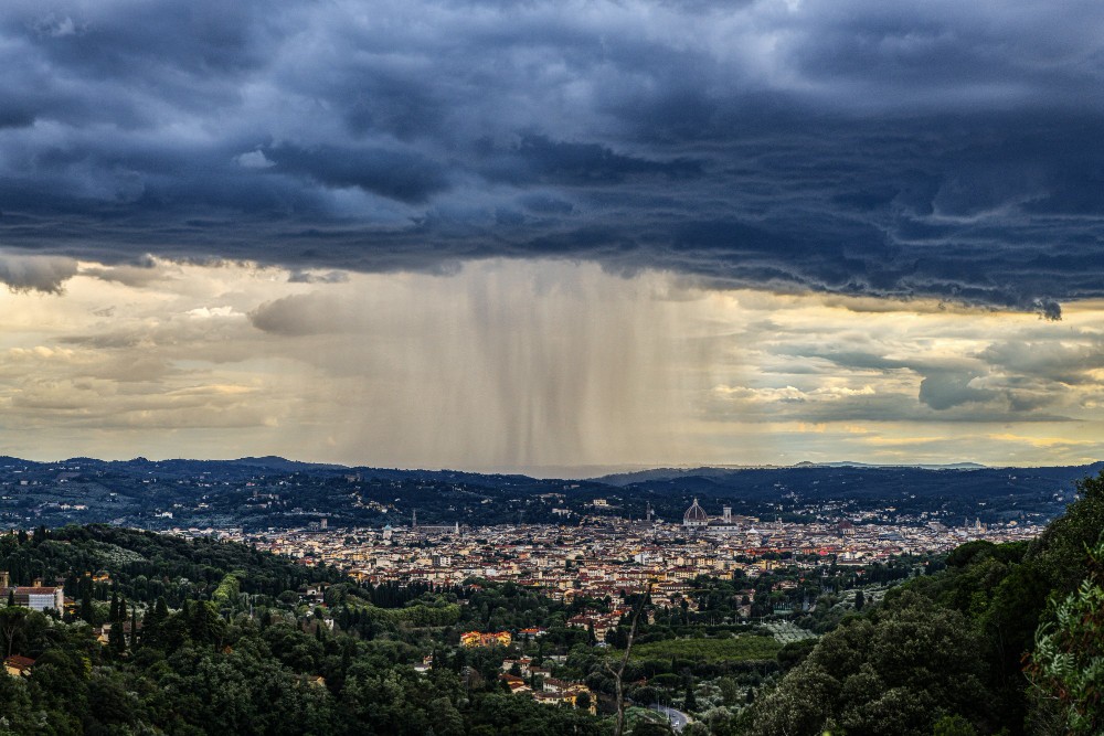 Meteo Firenze, nuvole in aumento e pioggia debole in tarda serata
