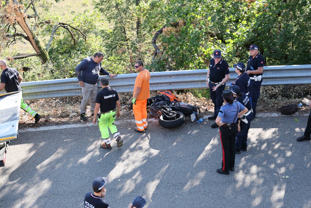 Firenze, scontro tra auto e moto ad Arcipressi: tramvia bloccata e traffico in tilt