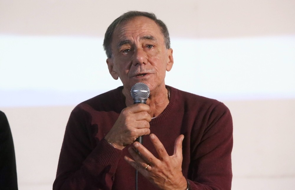“Ho migliaia di vite dentro me”, Roberto Vecchioni racconta il suo libro a Firenze